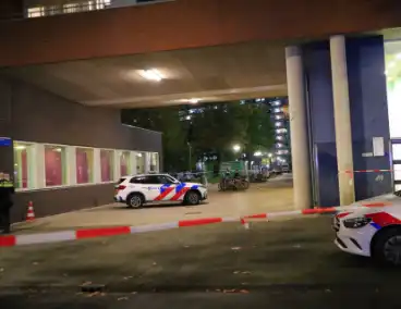 Steekpartij leidt tot gewonde en afzetting van de locatie