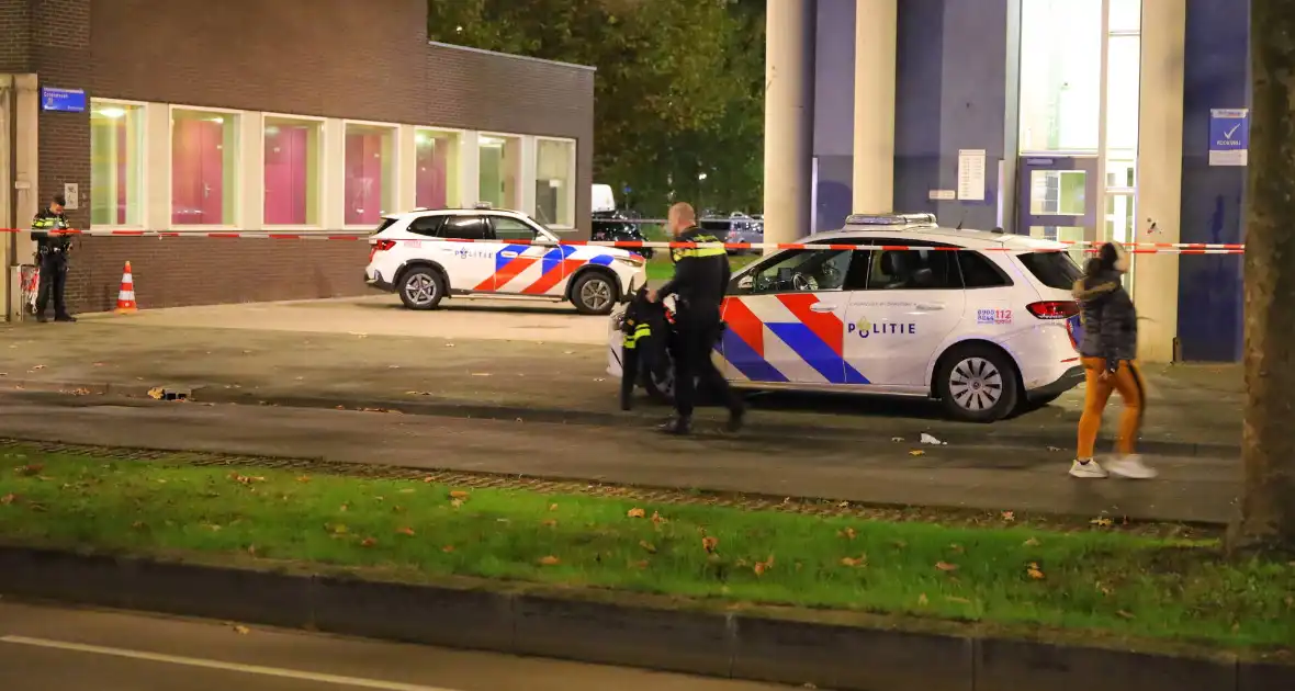 Steekpartij leidt tot gewonde en afzetting van de locatie - Foto 4