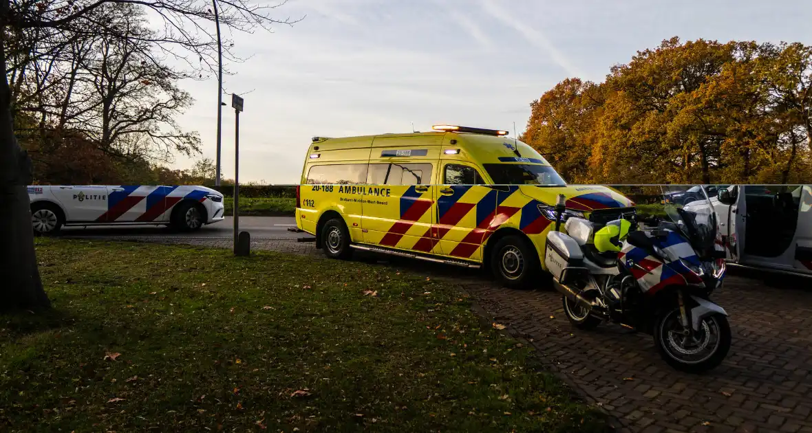 Vrachtwagen zorgt voor ongeval met personenauto - Foto 1