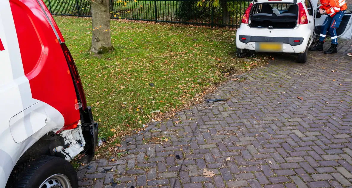 Vrachtwagen zorgt voor ongeval met personenauto - Foto 11