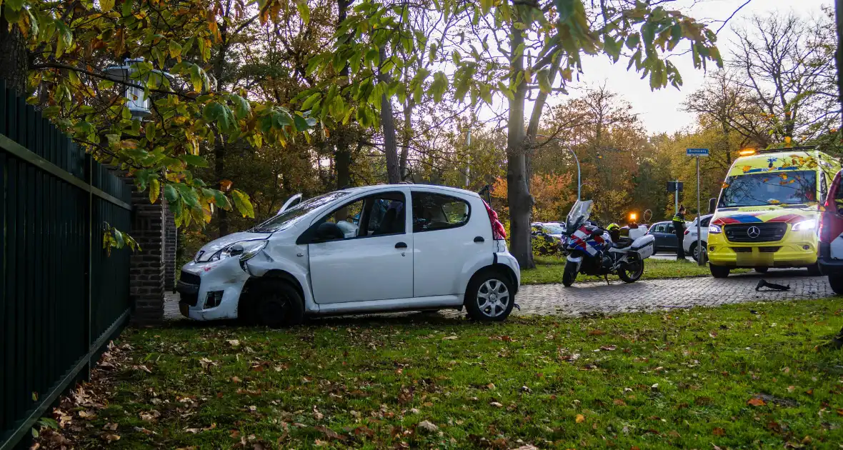 Vrachtwagen zorgt voor ongeval met personenauto - Foto 5
