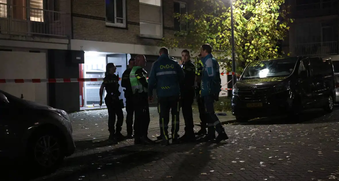 Man met mes doodgeschoten door politie - Foto 8