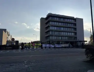 Demonstranten blokkeren toegang tot bedrijf