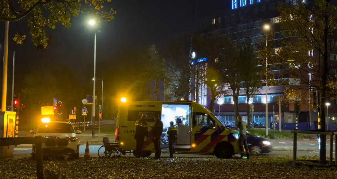 Dronken man valt met rolstoel en raakt gewond - Foto 2