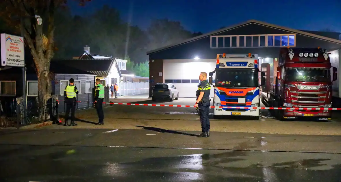 Explosie leidt tot brand op bedrijven terrein