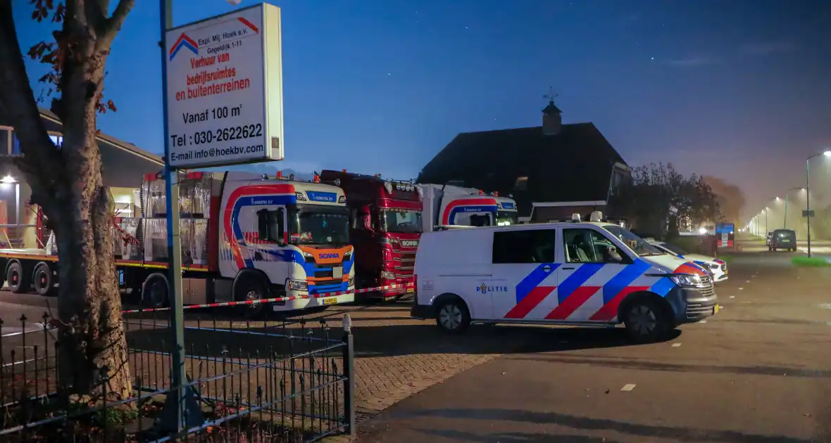 Explosie leidt tot brand op bedrijven terrein - Foto 2