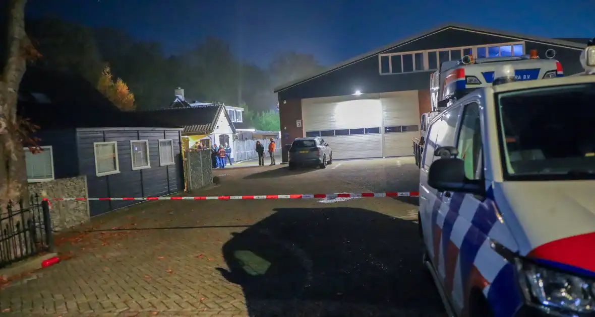 Explosie leidt tot brand op bedrijven terrein - Foto 3