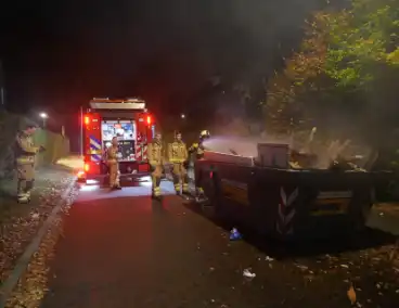 Containerbrand in de nacht onder controle