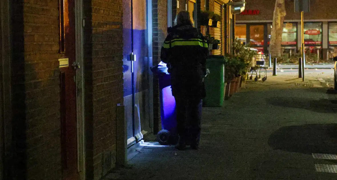 Onderzoek nadat explosie voordeur beschadigt - Foto 1