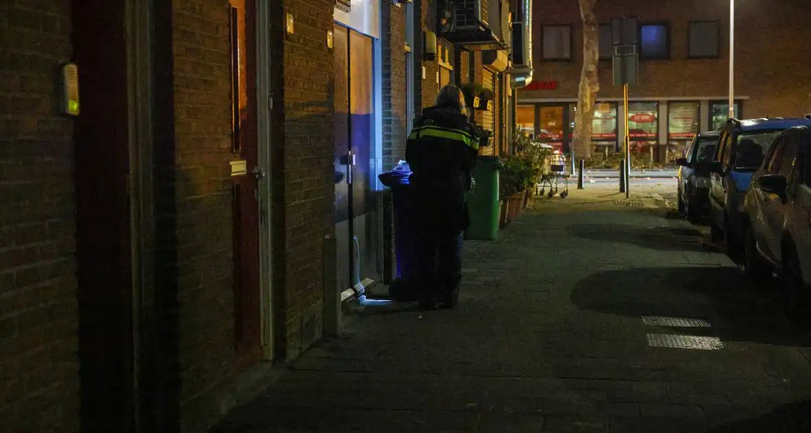 Onderzoek nadat explosie voordeur beschadigt - Foto 2