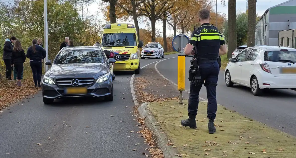 Motorrijder botst achterop auto - Foto 2