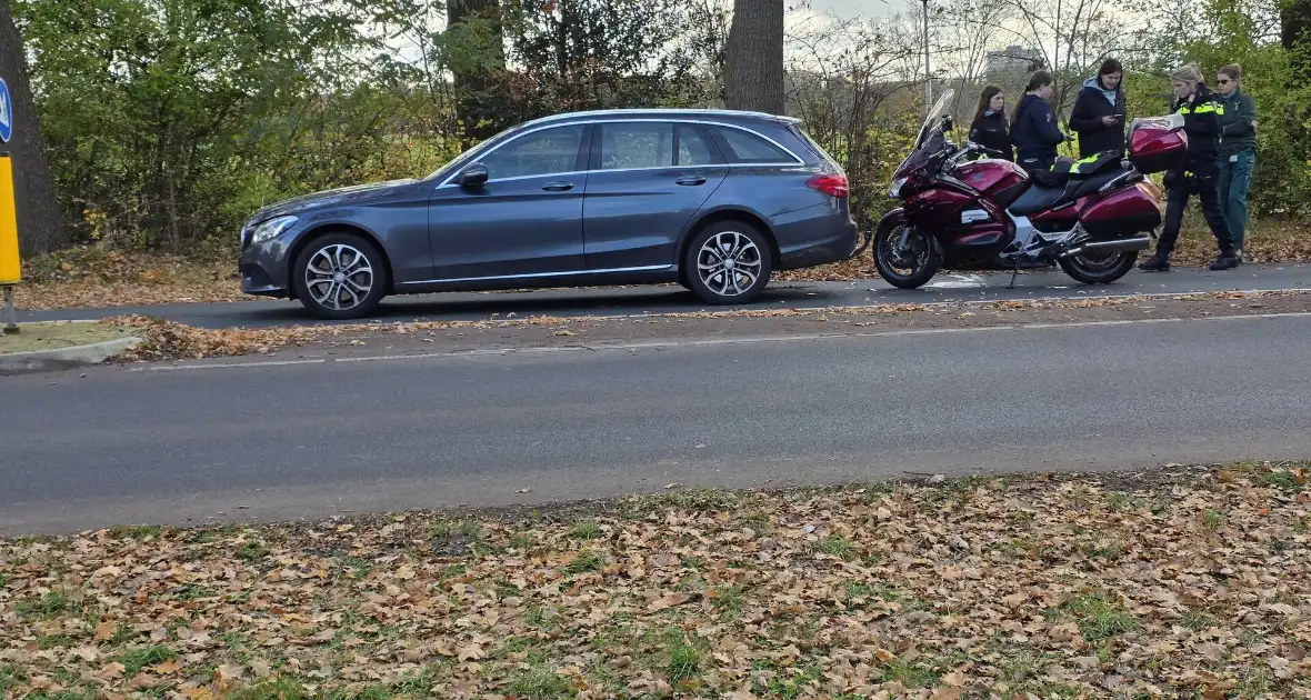 Motorrijder botst achterop auto - Foto 4