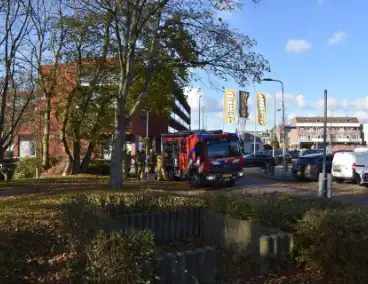 Prullenbak vat vlam door vuurwerk