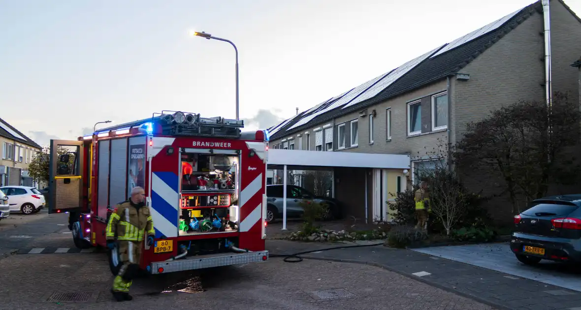Eigenaar woning naar ziekenhuis na brand in schuurtje - Foto 4