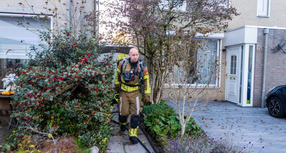 Eigenaar woning naar ziekenhuis na brand in schuurtje - Foto 5