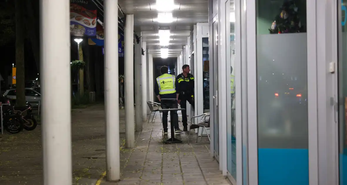 Vijf aanhoudingen en vondst van geld na drugsdeal - Foto 10