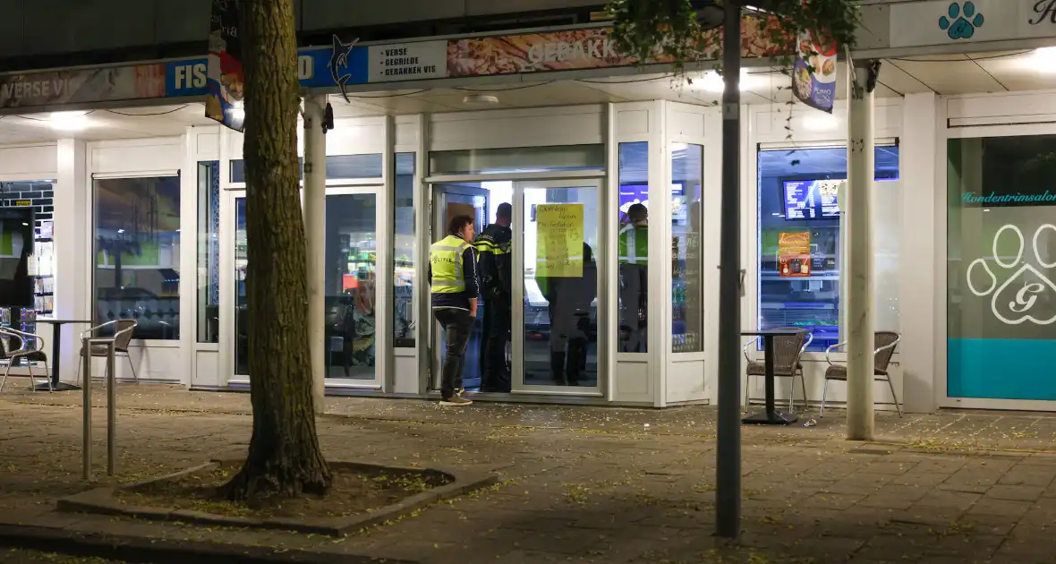 Vijf aanhoudingen en vondst van geld na drugsdeal - Foto 12