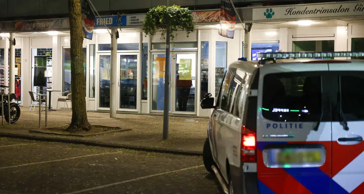 Vijf aanhoudingen en vondst van geld na drugsdeal - Foto 16