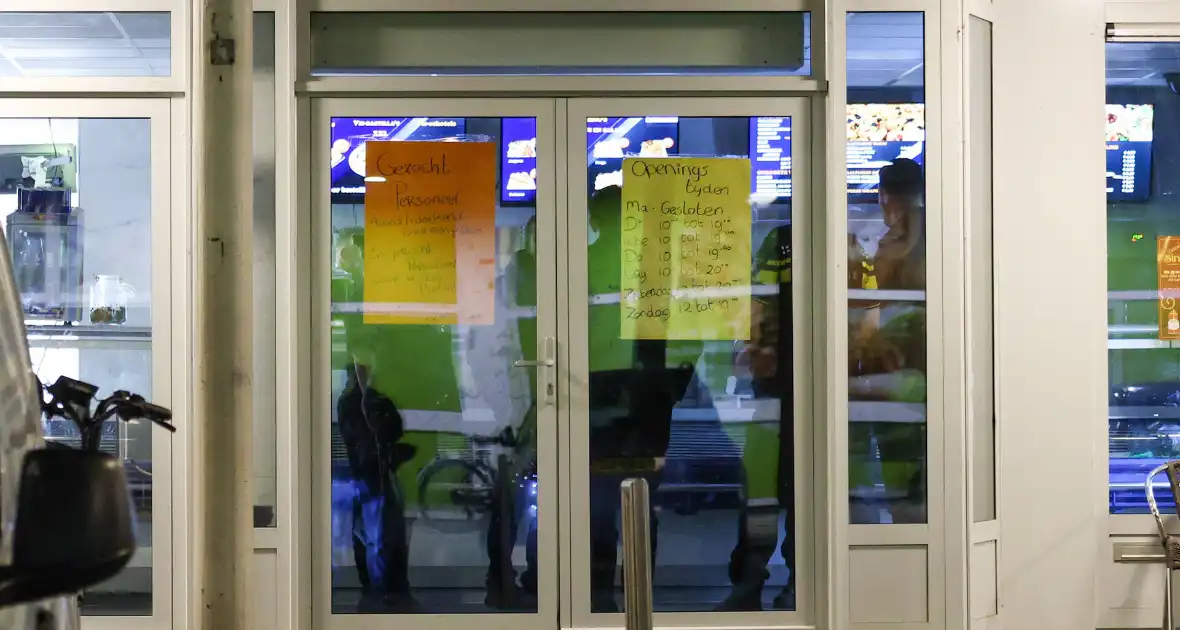 Vijf aanhoudingen en vondst van geld na drugsdeal - Foto 18