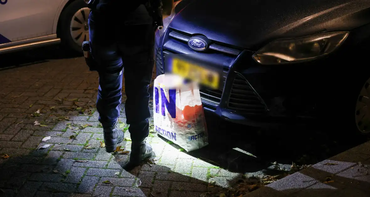 Vijf aanhoudingen en vondst van geld na drugsdeal - Foto 3
