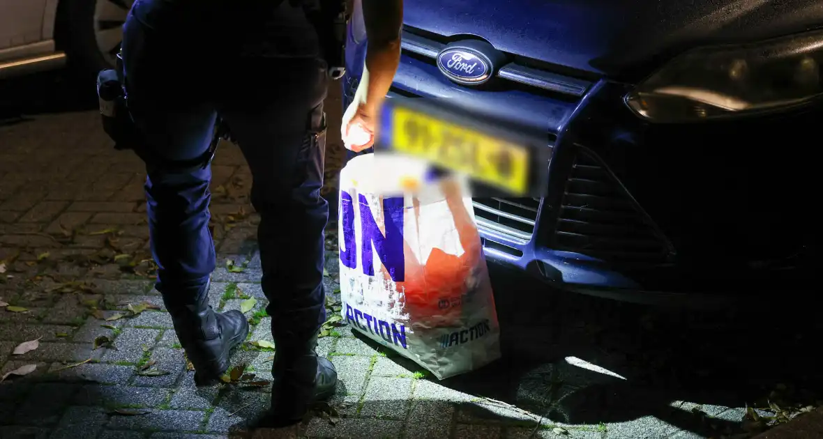 Vijf aanhoudingen en vondst van geld na drugsdeal - Foto 4