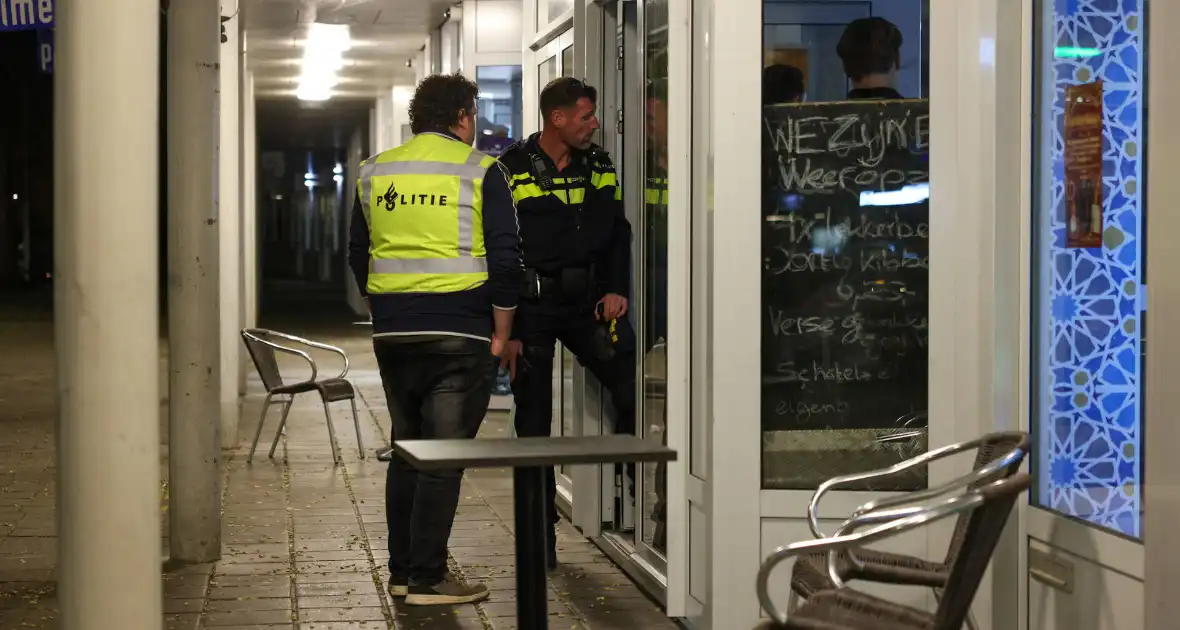 Vijf aanhoudingen en vondst van geld na drugsdeal - Foto 7
