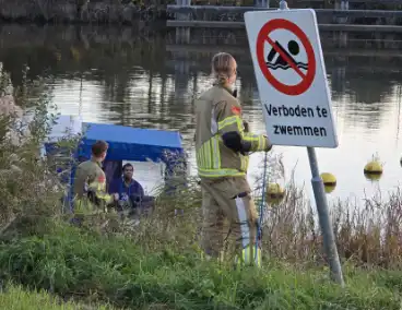 Brandweer helpt stuurloze boot