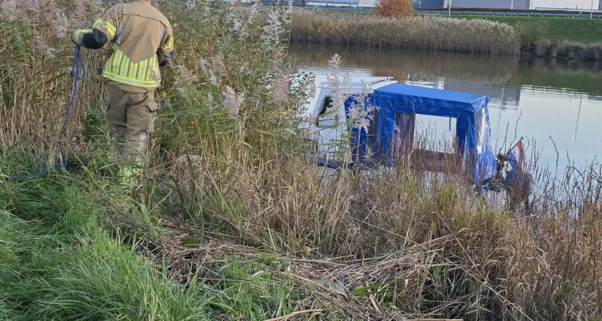 Brandweer helpt stuurloze boot - Foto 1