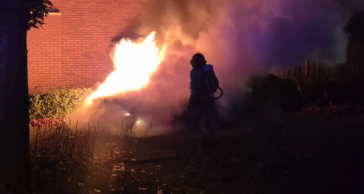 Politie onderzoekt oorzaak van autobrand