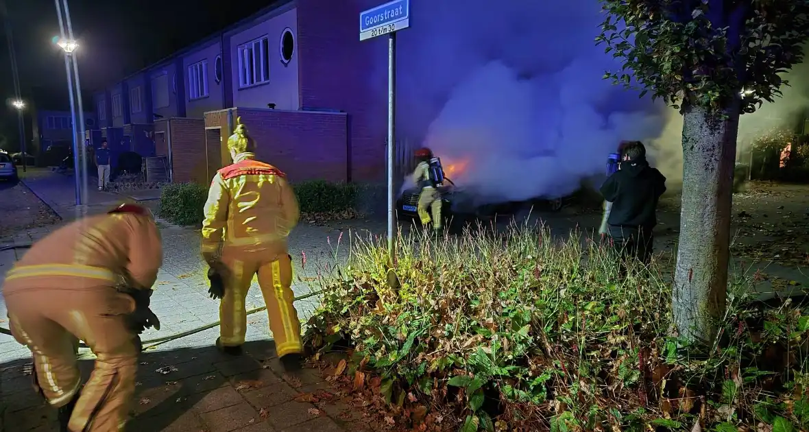Politie onderzoekt oorzaak van autobrand - Foto 6