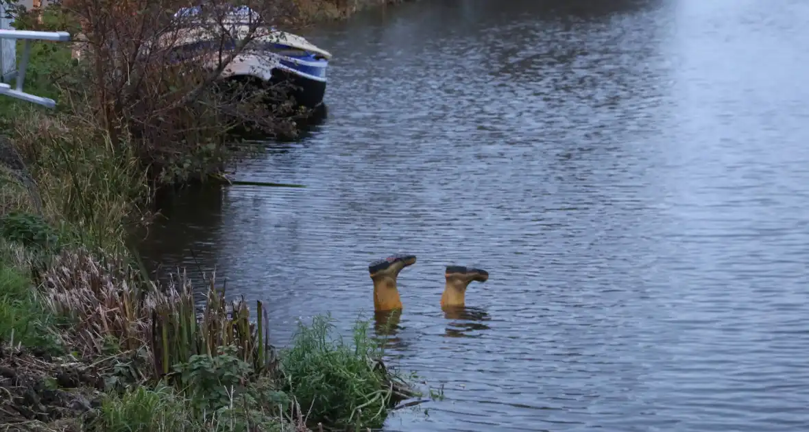 Hulpdiensten ingezet voor 'verdrinkend' schoeisel - Foto 3