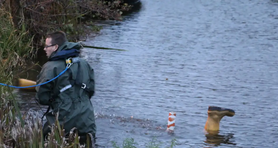 Hulpdiensten ingezet voor 'verdrinkend' schoeisel - Foto 4