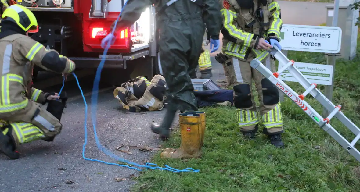 Hulpdiensten ingezet voor 'verdrinkend' schoeisel - Foto 5