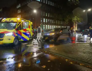 Scooter van Thuisbezorgd botst op auto