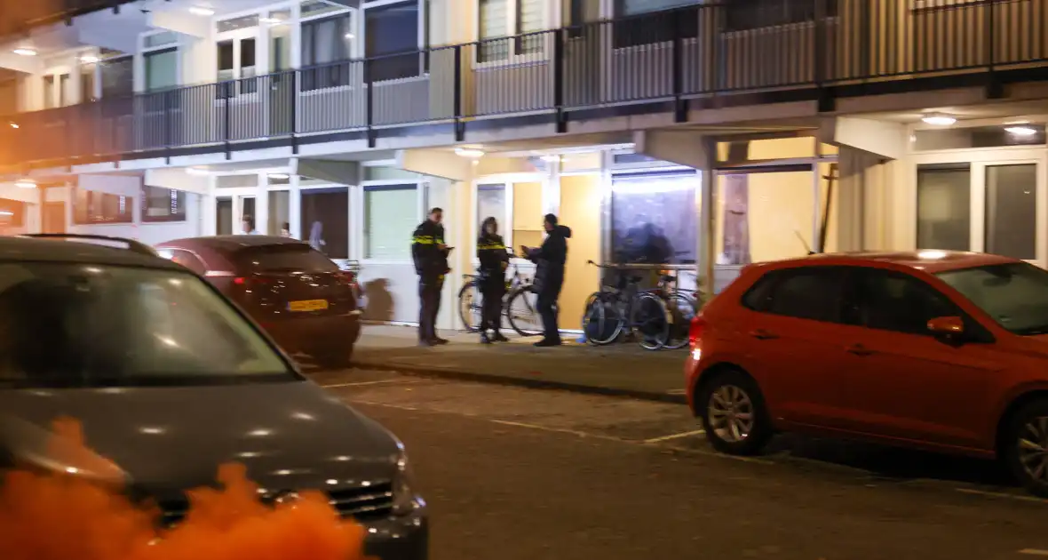 Woningbrand door noodsignaal met oranje rook - Foto 12