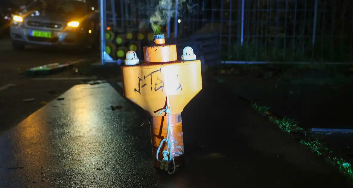 Woningbrand door noodsignaal met oranje rook - Foto 3