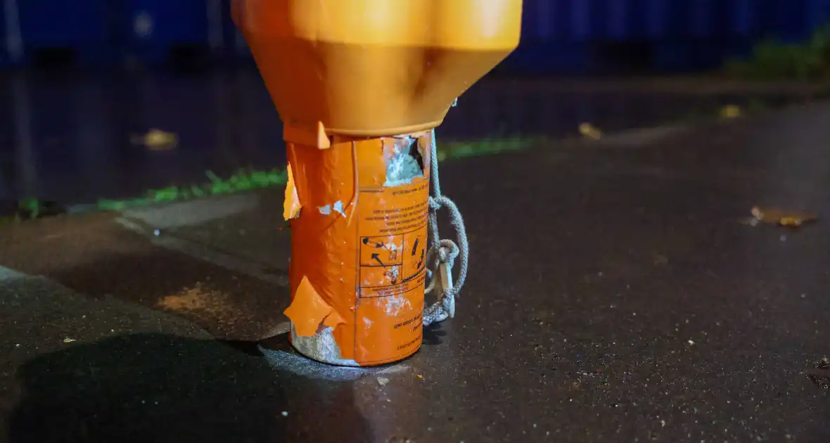 Woningbrand door noodsignaal met oranje rook - Foto 7