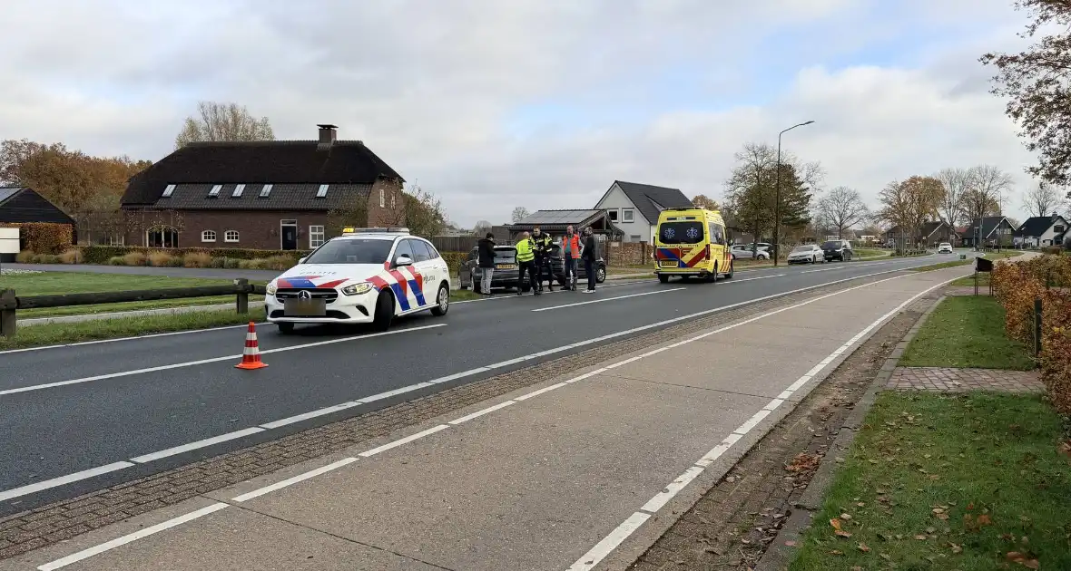 Auto in ongeval betrokken tijdens inhalen - Foto 2