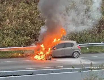 Auto in brand tijdens rit zonder gewonden