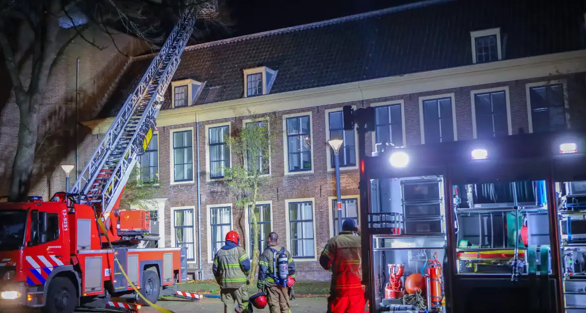grote brand in Amsterdam vereist massale inzet brandweer