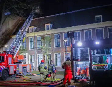 grote brand in Amsterdam vereist massale inzet brandweer