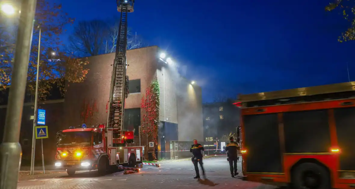 grote brand in Amsterdam vereist massale inzet brandweer - Foto 1