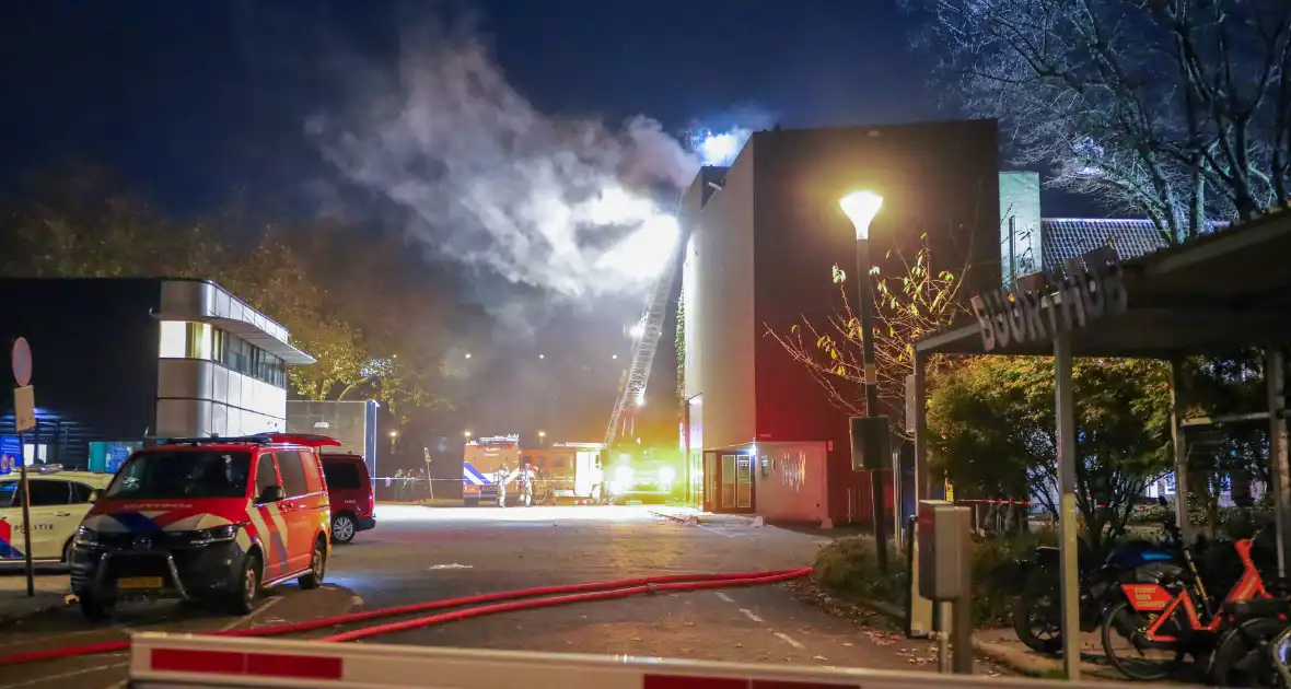 grote brand in Amsterdam vereist massale inzet brandweer - Foto 3