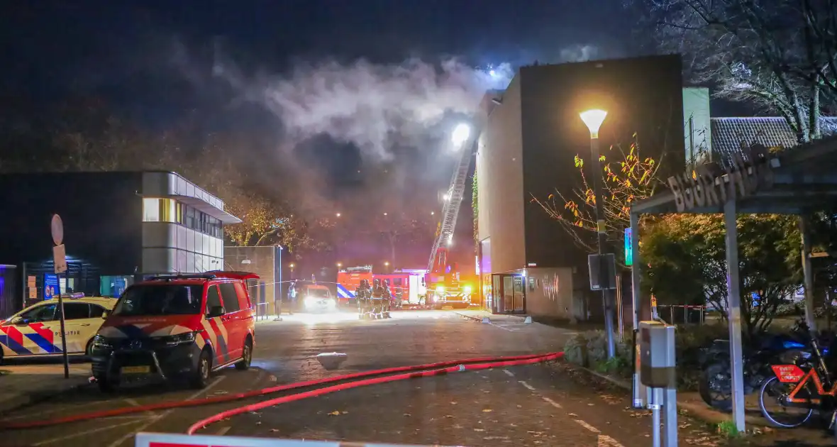 grote brand in Amsterdam vereist massale inzet brandweer - Foto 4