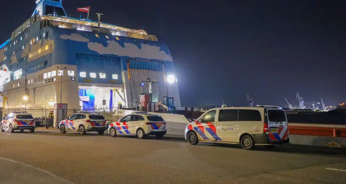 Steekpartij leidt tot aanhouding en gewonde - Foto 3