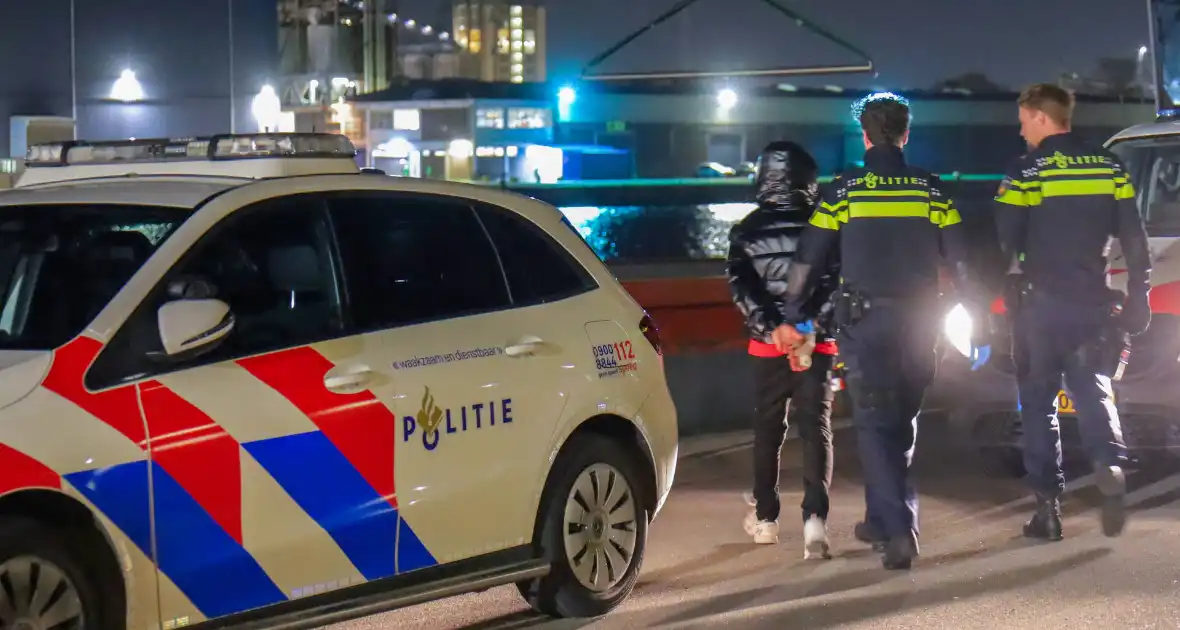 Steekpartij leidt tot aanhouding en gewonde - Foto 4