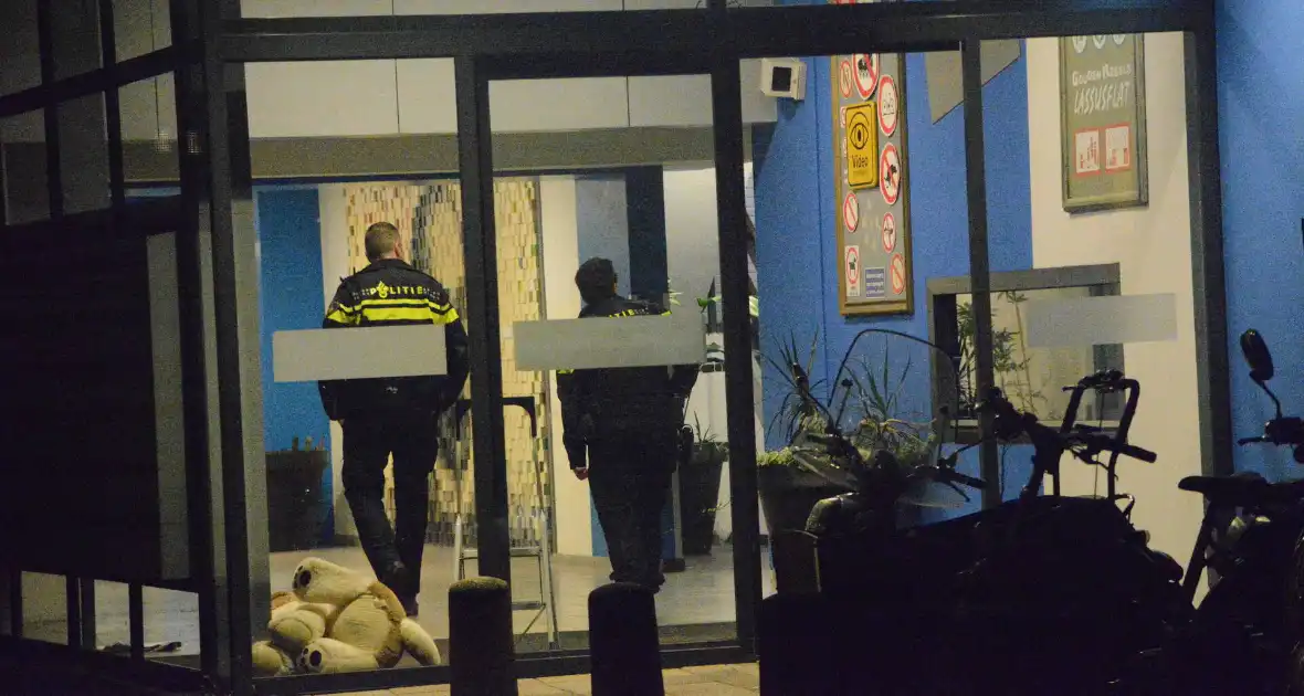 Appartementencomplex getroffen door brand - Foto 2