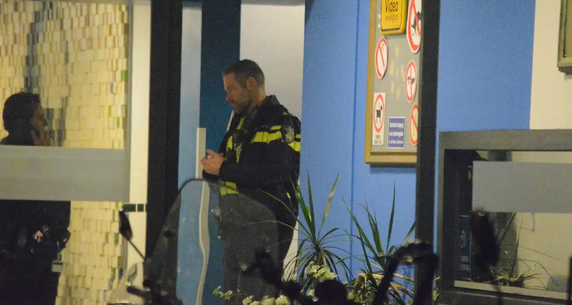 Appartementencomplex getroffen door brand - Foto 3