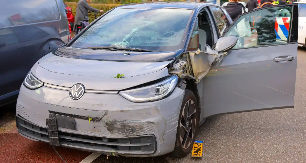 Automobilist rampt tuinhek en schept fietser - Foto 6