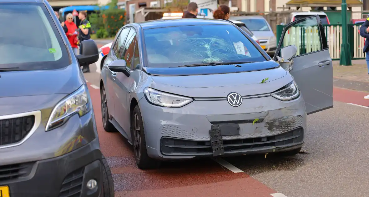 Automobilist rampt tuinhek en schept fietser - Foto 7